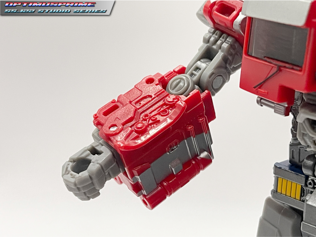 ss-122_optimus_prime_arm3