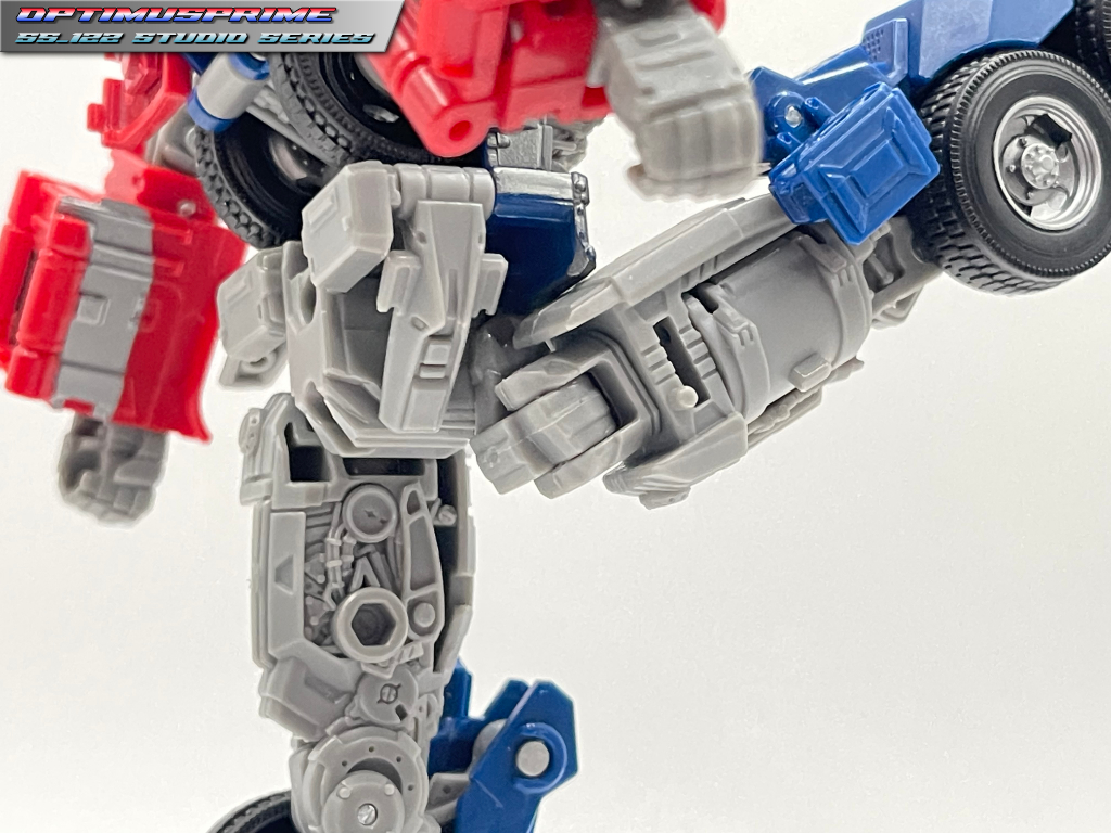 ss-122_optimus_prime_mobil4