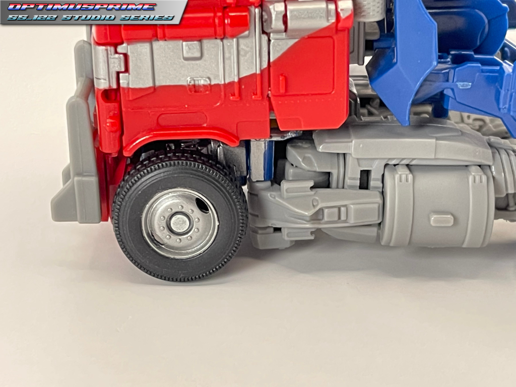 ss-122_optimus_prime_vehicle9